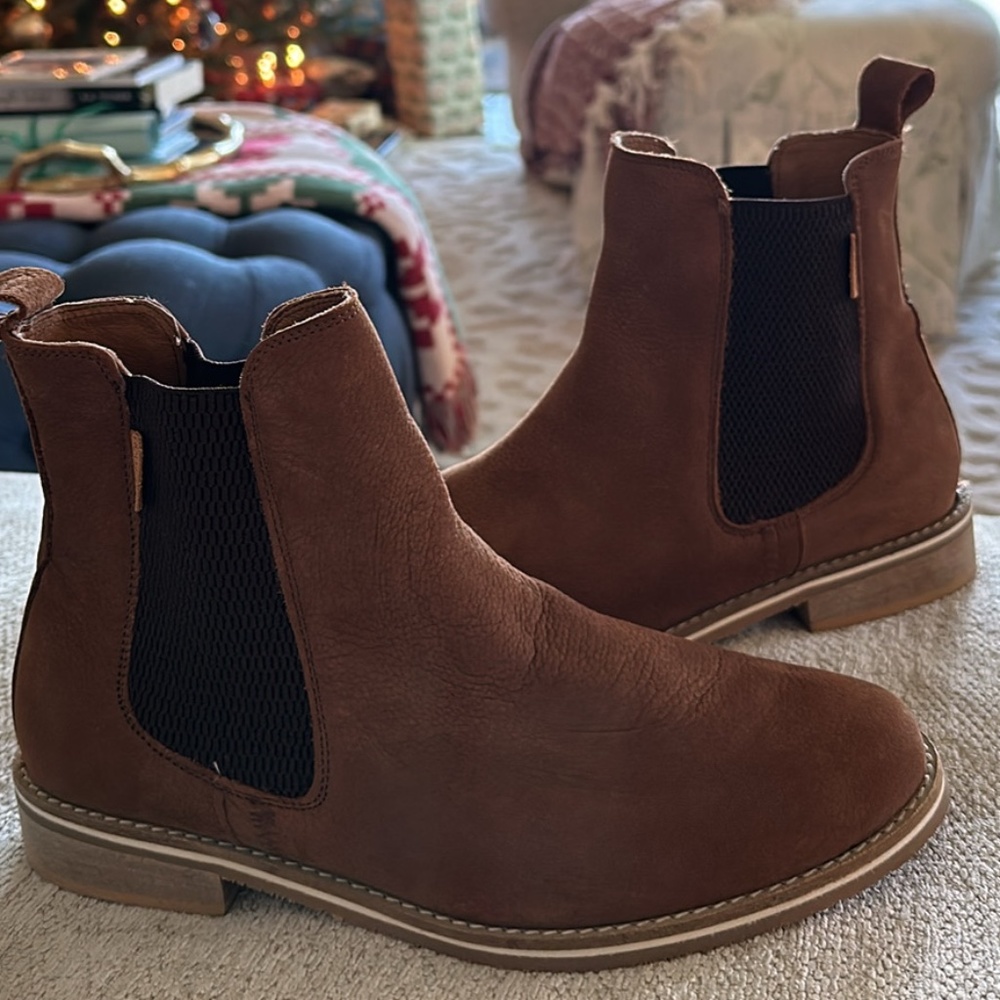 Hair Mari Chelsea brown suede boot women’s 9